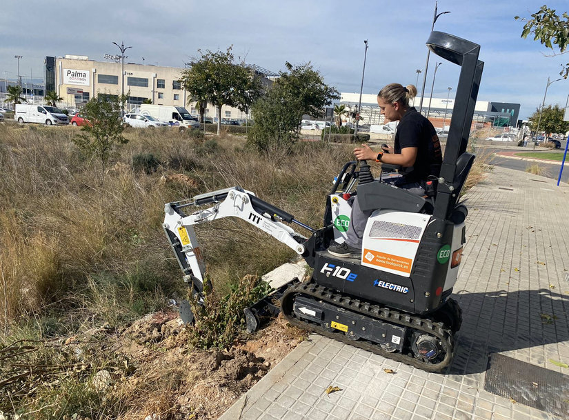 First Bobcat Electric Mini-Excavator in Spain for Rent
